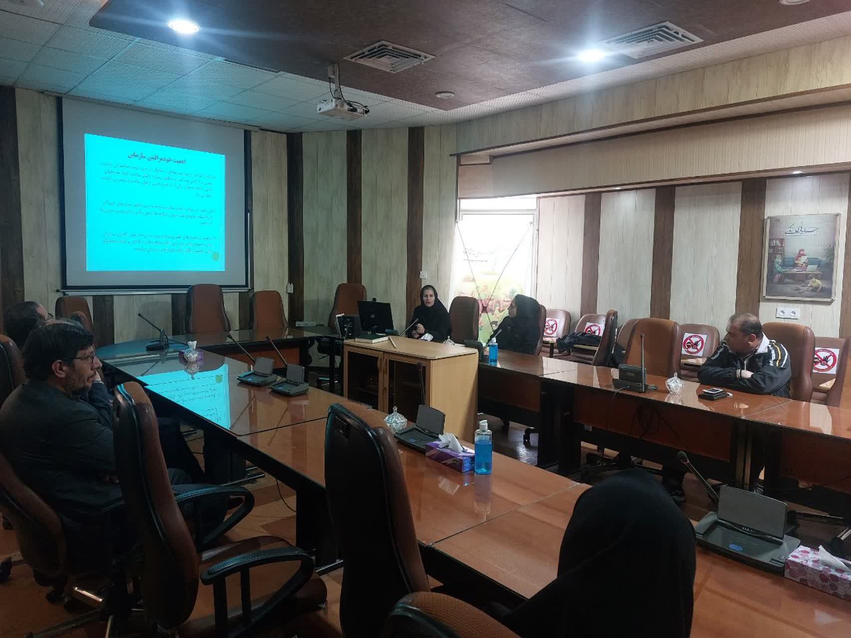 برگزاری کارگاه خود مراقبتی سازمانی ادارات در مرکز بهداشت تویسرکان